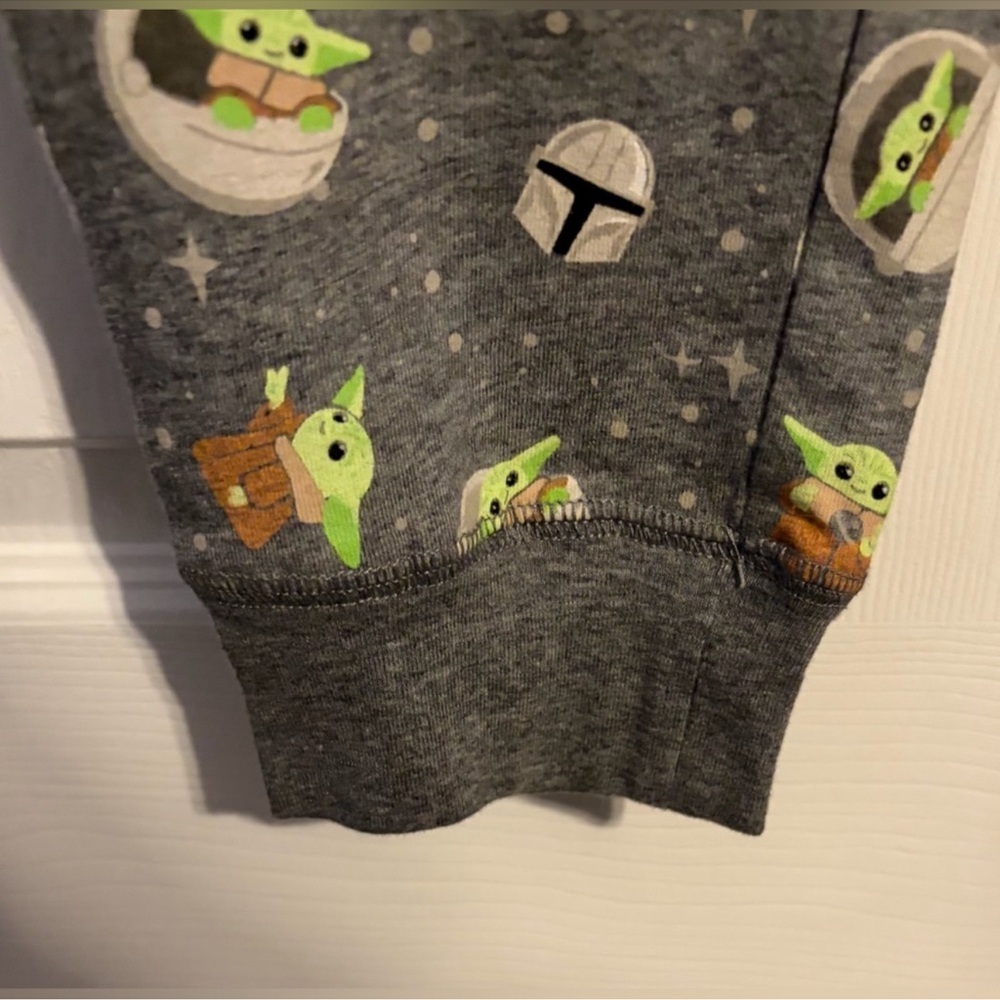 Star Wars Mandalorian & Grogu Pajama Set Gray - NWT Small - Picture 4 of 6